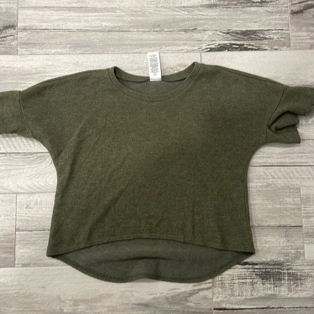 Melrose and market size 810 three-quarter sleeve olive color short front long